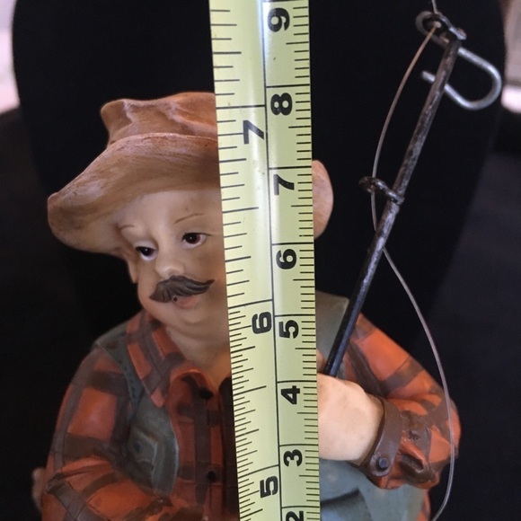 VINTAGE Fisherman Figurine - Picture 12 of 13
